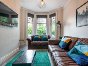 Pass the Keys Beautiful 4BR Restored Red Brick Cafes and Park